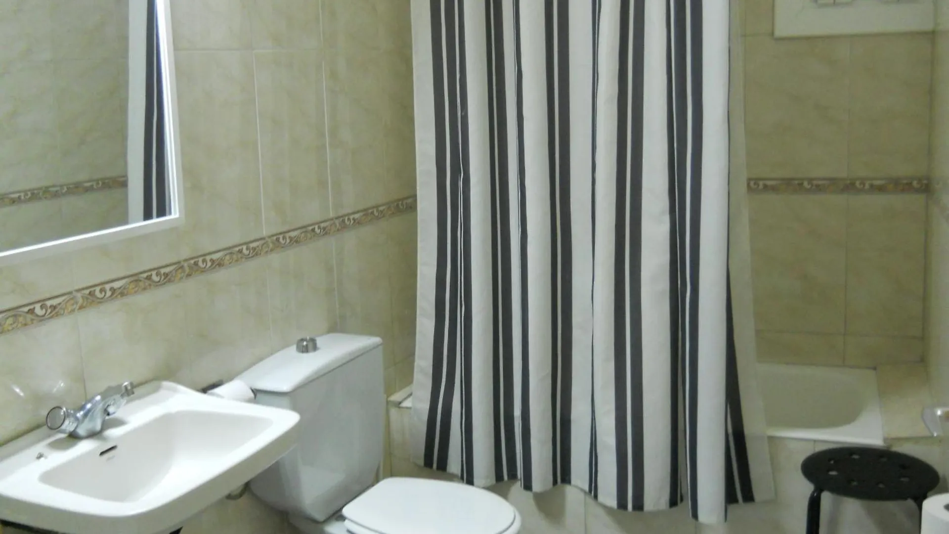 Hostal River Barcellona 2*,  Spagna