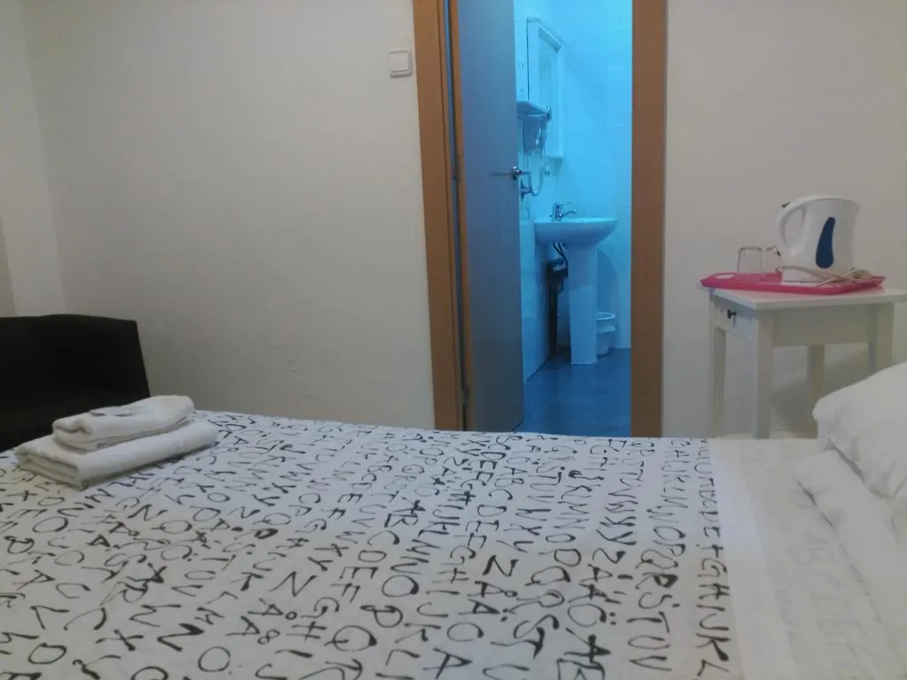 Hostal River Barcellona 2*,