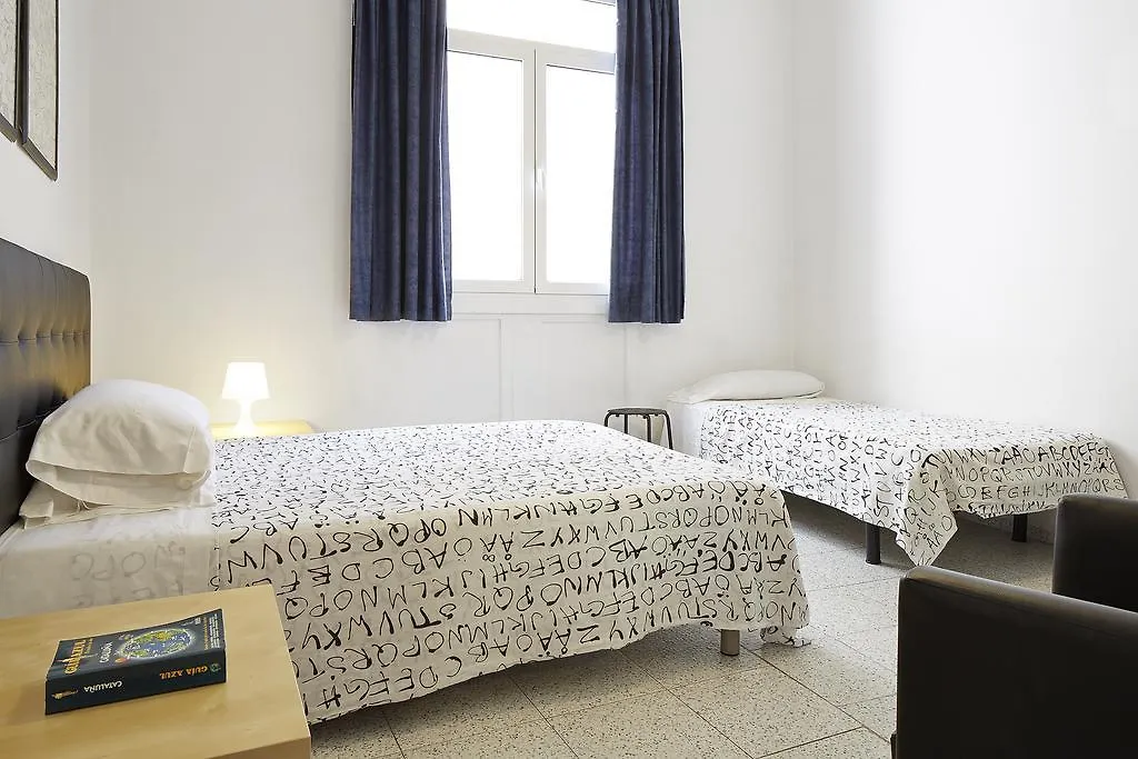 Hostal River Barcelona 2*,