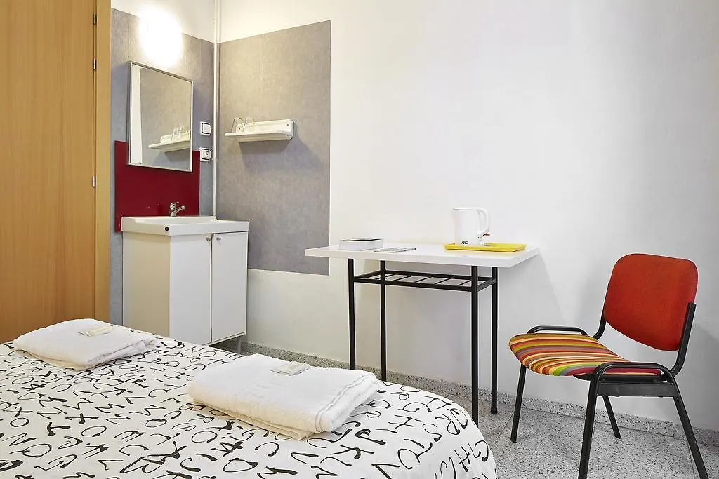 Hostal River Barcelona Guest house