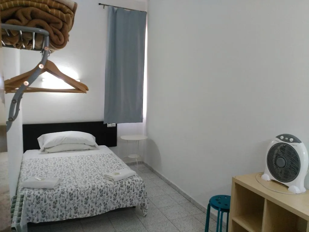 Hostal River Barcelona 2*,