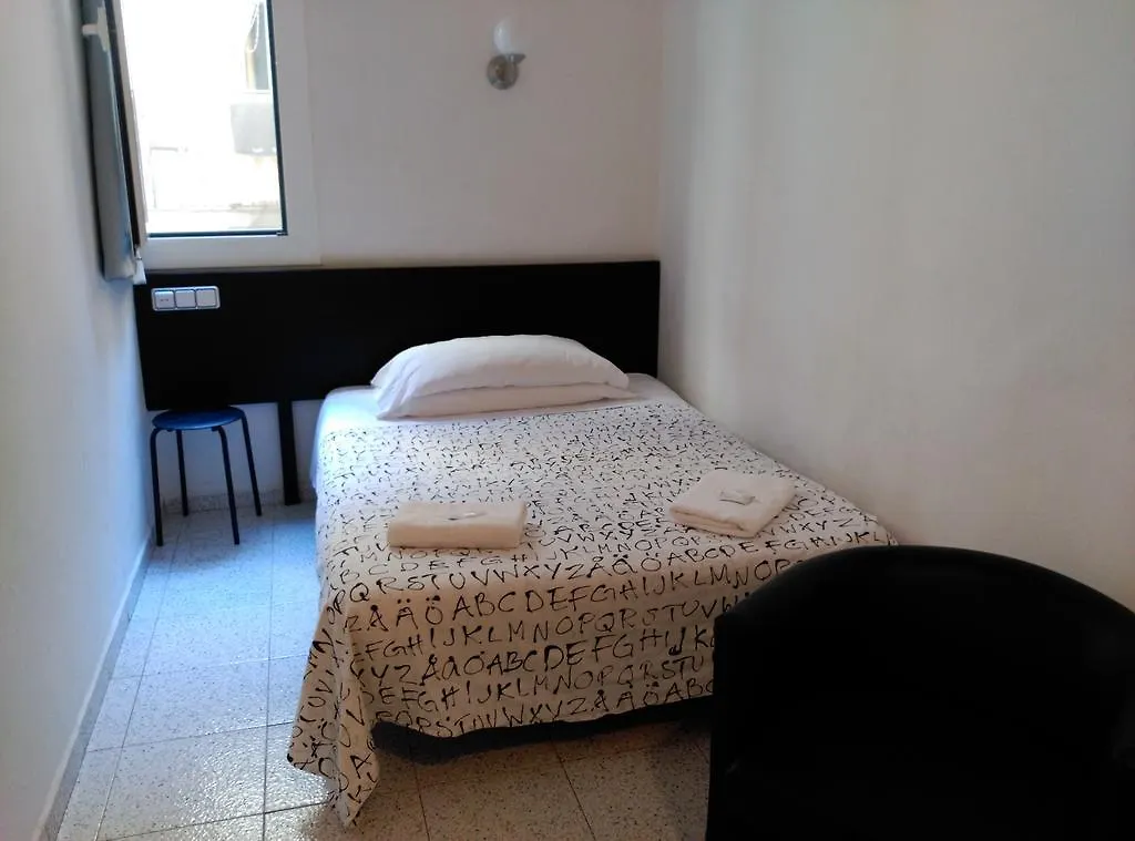 Hostal River Barcelona 2*,
